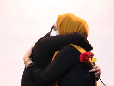 دست بوسی و تقدیر از مقام مادر در خمینی شهر