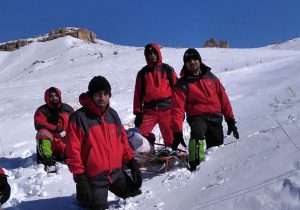 شروع عملیات انتقال ۲ کوهنورد جان باخته در ارتفاعات علم کوه