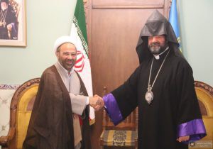 دیدار مدیرکل اوقاف اصفهان با اسقف اعظم کلیسای وانک